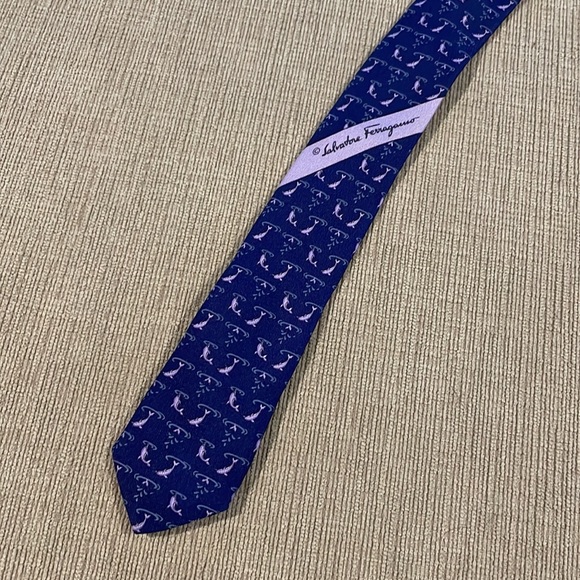 Jumping dolphin Ferragamo tie - Picture 3 of 5